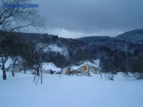 Grande maison avec cheminée, proche nature, idéale pour familles et amis, animaux admis. - Image 2
