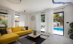 Stunning villa in Podstrana with Outdoor swimming pool, Sauna and WiFi - Image 4