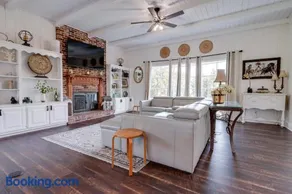 Farmhouse Haven - Idyllic Views - Image 3