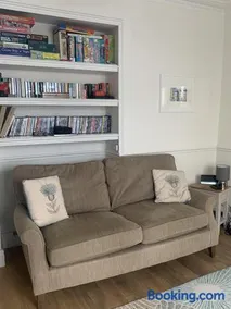 Perfect base for 8, pets allowed - Image 4