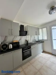 Spacious Duplex for 6 people, Parc Astérix, CDG - Image 2