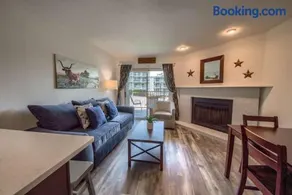 RRC A108 Cozy Comal River Haus - Image 3