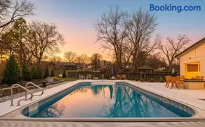 Luxe 3000sqft Heated Pool Oasis in Kansas City - Image 1