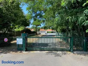 AGREABLE APPARTEMENT REFAIT A NEUF DANS UNE RESIDENCE DE VACANCES - Image 2