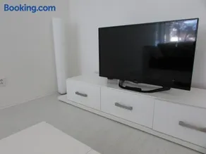 Beautiful city center Apartment with private parking - Image 5