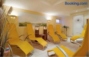 Apartamento vacacional apropiado para familias con jardín, piscina climatizada y sauna | Vistas al jardín - Image 1