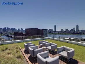 Global Luxury Suites at Kendall West - Image 3