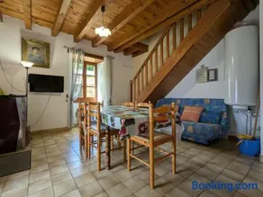 Charmant Gîte en Pierre avec 3 Chambres, Cour et Proximité Activités, Pinols - FR-1-582-252 - Image 2