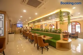 Hotel Town Palace - Image 1