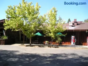Lake of the Springs Camping Resort Cabin 2 - Image 2