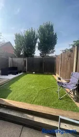 Sleeps up to 8 Free Parking Large Town House 3 Bed, 2 Bathrooms Private Locked Garden In-between Nottingham & Derby Contractor Friendly - Image 3