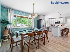 Spacious and Luxury Designed Ranch with Game Room - Image 2