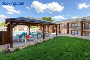 Downtown Indoor Outdoor Pool Fitness Center - Image 4