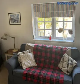 Flat 4 The Gables Lyme Regis with free parking - Image 2