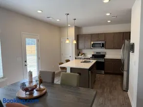 Sanford Home - Private Room 01 - Image 2