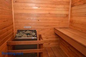 Trailside Village #5 - Slopeside 1BR with Hot Tub and Sauna, Ski In Ski Out on Great Eastern Trail - Image 5