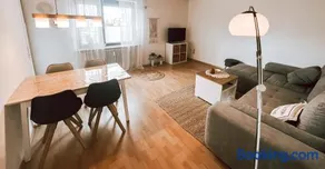 Appartamento con griglia, terrazza e giardino - Image 4