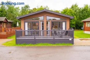 Penny Lodge with Hot Tub - Image 2