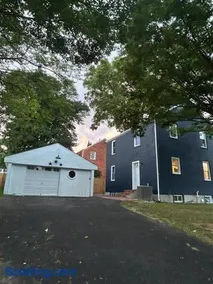Single home, 4 beds, 2 baths - Image 2