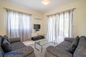 Villa Fortuna - Elegant 3BR Retreat near Coral Bay Beach - Image 2