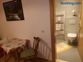 Gästehaus Luxner Zimmer ÜF - Image 5