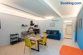Parmenide Family Apartment - Image 3
