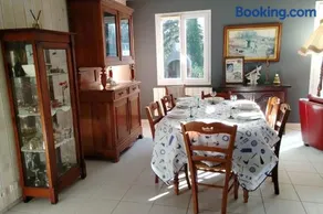House with garden near the sea in Mesquer - Image 2