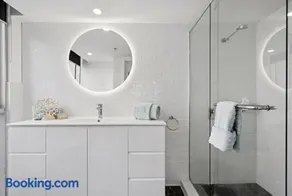 Chevron Renaissance Private Apartments - Q Stay - Image 5