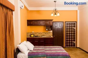 Windjammer International Cuisine & Comfort Inn - Image 3
