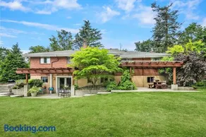 Craftsman Corridor - Free Parking - Fast WIFI - A/C - Image 1