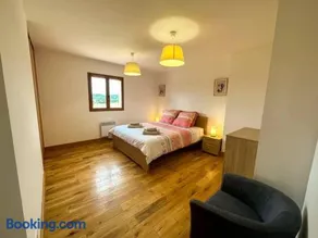 Cosy Stay Remote Work Retreat 9 Guests Villa Aubeterre - Image 1