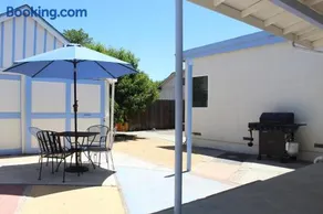 3-Bedroom Rose Garden Family Cottage - Image 5