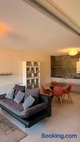 Charmant appartement T2b proche centre ville avec parking privé gratuit et terrasse - Image 2