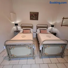 Chambres d hotes near Mâcon with secure Parking - Image 5
