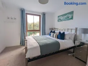 Brooklands Central Apartment - Image 5