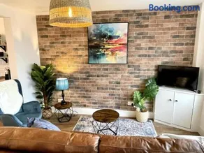 Charming home near town and train station in Nantwich - Image 1