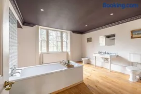 Riverside Gem, 2 Homes, Heated Pool, Hot Tub & Sauna - Image 3
