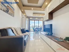 Elegant Seafront Duplex with Stunning Panoramic Views - Image 2
