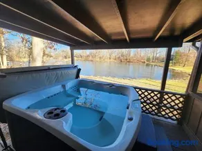 Turkey Trot, Cabin Getaway on Lake w/ Hot Tub - Image 3