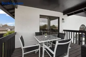 Lux Fun Zone Home - Sleeps 16 - Image 5