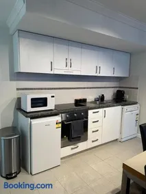 City Lights Retreats - 2 Bedroom, 1 Bathroom - Image 2