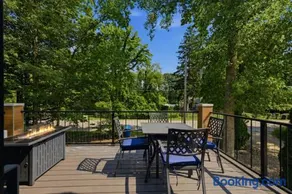 Walk to Beach Chic Modern-Metro Vacay Home & Deck - Image 2