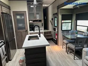 The DeVitos Keys Ferry RV - Image 2
