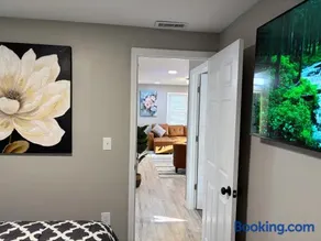 Your Cozy Home Away From Home king bed, parking - Image 5