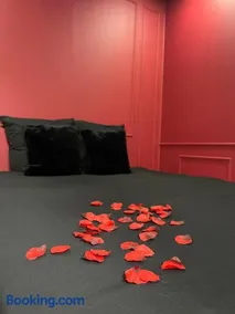 Le boudoir rouge Loveroom luxueuse pour couples - Image 5