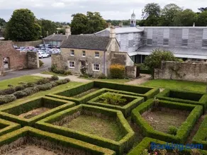 The Maze Garden Cottage by Mint Stays - Image 2
