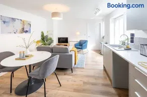 Cozy One Bed Flat at Dawe Luxury Suites - An Entire Apartment near Ely Cathedral & Train Station - The Perfect Base to Explore Ely, Cambridge, Norfolk & London - 2 Guests Max & Pet Friendly - Image 3