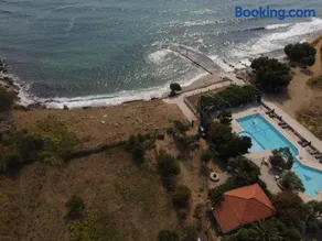 Kinira Seaside House - Image 2