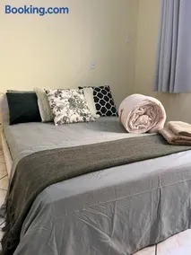 Apto no Centro de Guaíra com ar condicionado na sala e quarto - Image 3
