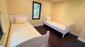 4BD 2BA - Black&White ArtBNB - Antique Row WPB - Image 2
